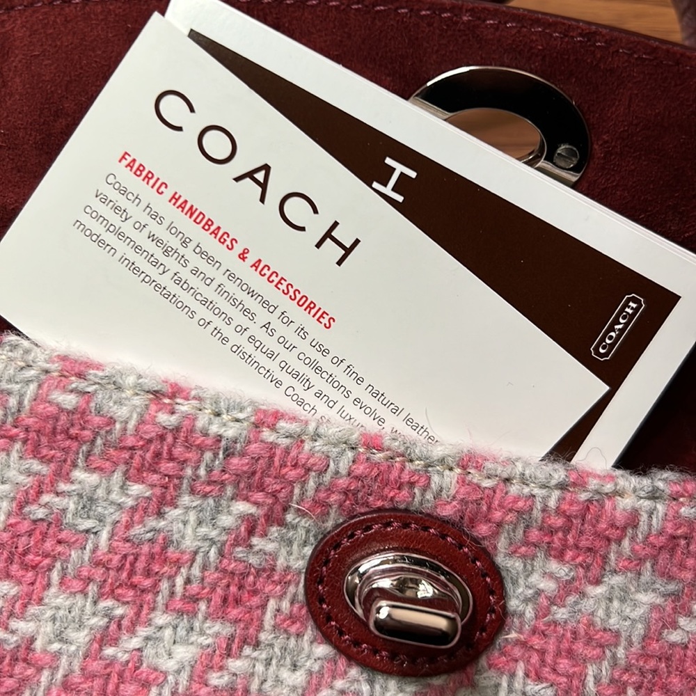 🌸Coach wristlet GORGEOUS🌸 - Picture 4 of 13